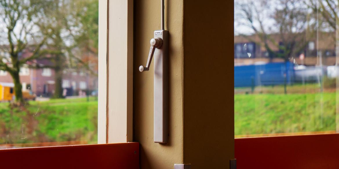 Midi bedieningsdoos. midi, teleflex, teleflex midi, teleflex midi bedieningsdoos, mechanische raambediening, raamopener, teleflex mechanische raambediening, teleflex raamopener, natuurlijke ventilatie oplossing