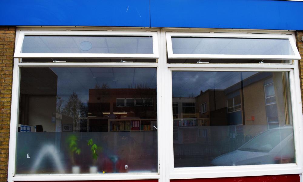 Teleflex, Teleflex Mechanische raambediening, Mechanische raambediening, Mechanische raamopener, natuurlijke ventilatie, Teleflex clearline, raambediening uitzetraam, raambediening binnenvalraam, bovenraamsluiting, bovenraamsluiting Teleflex, bovenraam bedienbaar maken