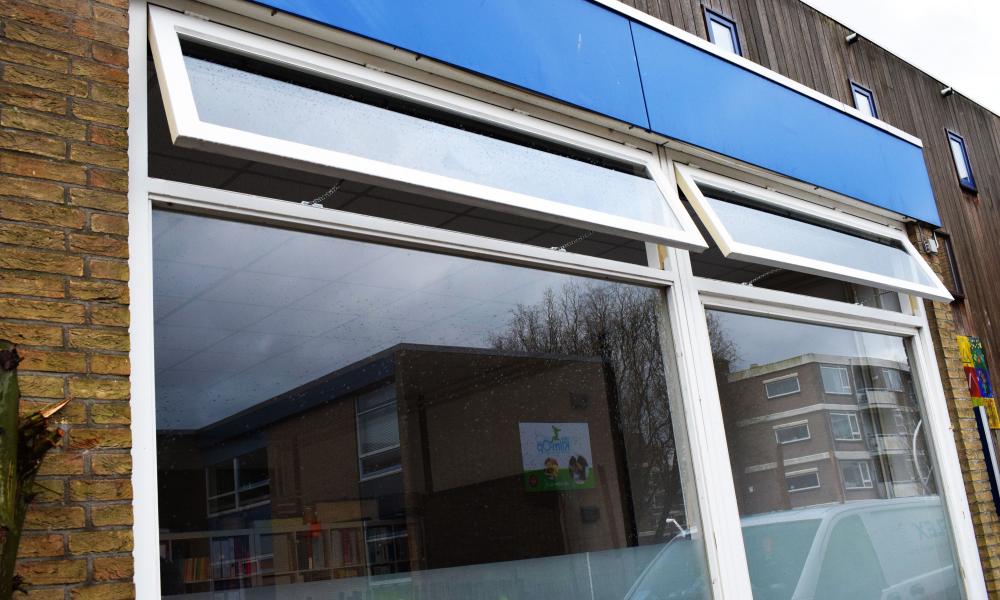 Teleflex, Teleflex Mechanische raambediening, Mechanische raambediening, Mechanische raamopener, natuurlijke ventilatie, Teleflex clearline, raambediening uitzetraam, raambediening binnenvalraam, bovenraamsluiting, bovenraamsluiting Teleflex, bovenraam bedienbaar maken