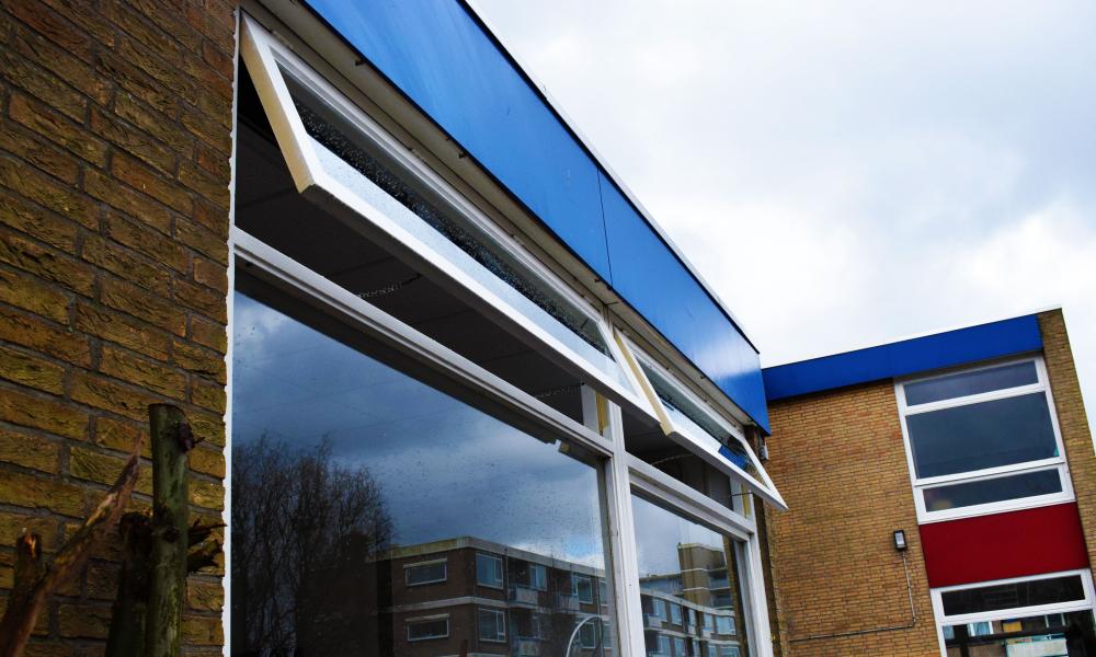 Teleflex, Teleflex Mechanische raambediening, Mechanische raambediening, Mechanische raamopener, natuurlijke ventilatie, Teleflex clearline, raambediening uitzetraam, raambediening binnenvalraam, bovenraamsluiting, bovenraamsluiting Teleflex, bovenraam bedienbaar maken