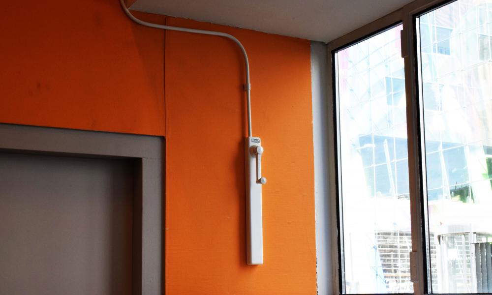 Teleflex, Mechanische raambediening, Teleflex mechanische raambediening, Teleflex raamdoos, Teleflex midi bedieningsdoos, Midi bedieningsdoos, Raamdoos, Teleflex natuurlijke ventilatie, natuurlijke ventilatie, oplossing bovenramen, Teleflex bovenraamsluitingen, raamopener, Teleflex raamopener, raambedieningen