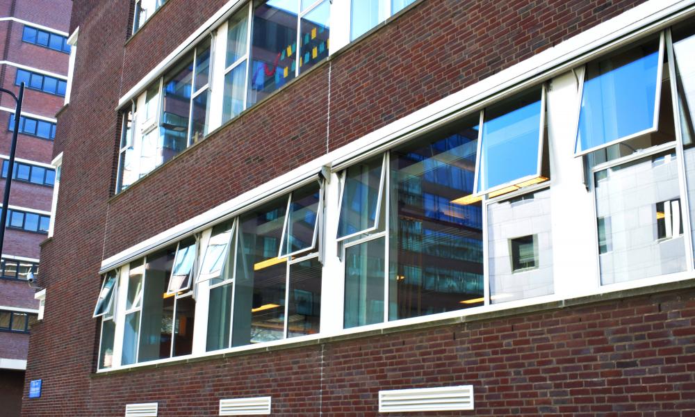 Teleflex, Mechanische raambediening, Teleflex mechanische raambediening, Teleflex raamdoos, Teleflex midi bedieningsdoos, Midi bedieningsdoos, Raamdoos, Teleflex natuurlijke ventilatie, natuurlijke ventilatie, oplossing bovenramen, Teleflex bovenraamsluitingen, raamopener, Teleflex raamopener, raambedieningen