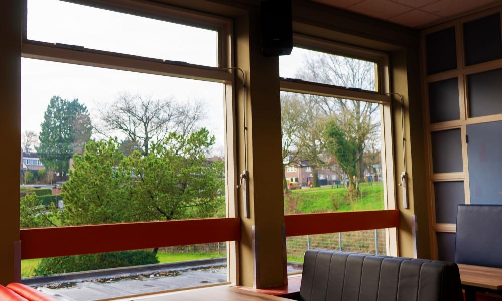 Teleflex, mechanische raambediening, Teleflex mechanische raabediening, raamopener, raamopener teleflex, midi bedieningsdoos, raamdoos, midi bedieningsdoos teleflex, raamdoos teleflex, uitzetramen oplossing, uitzetramen oplossing teleflex, natuurlijke ventilatie, natuurlijke ventilatie teleflex, gezond binnenklimaat, gezond binnenklimaat teleflex, oplossing natuurlijke ventilatie, oplossing natuurlijke ventilatie teleflex