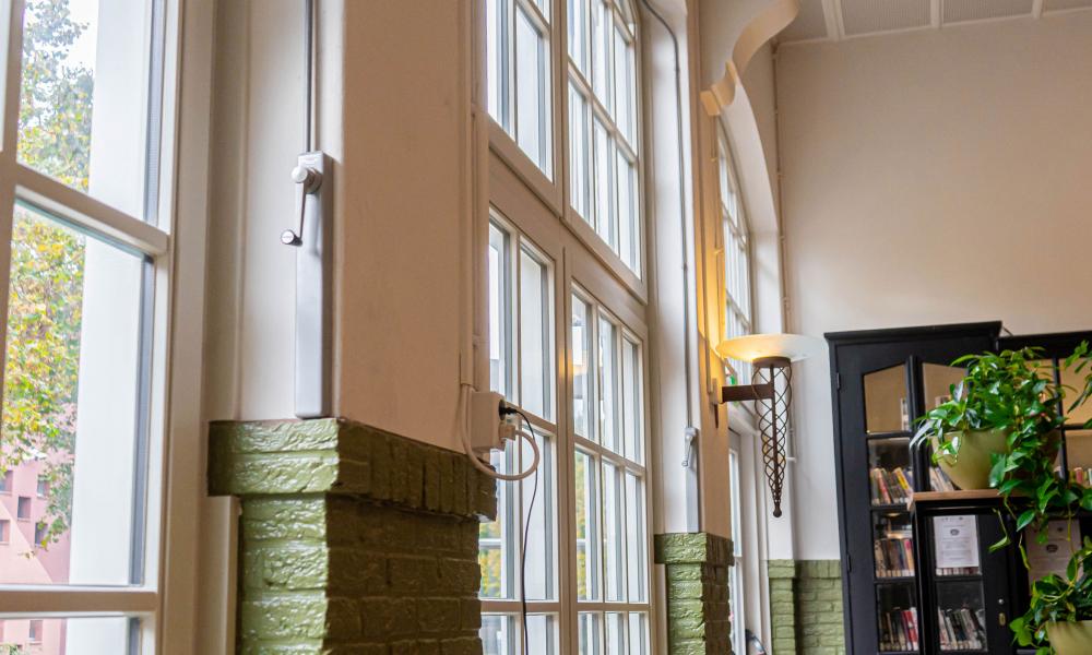 Teleflex, Teleflex Mechanische raambediening, Mechanische raambediening, Mechanische raamopener, natuurlijke ventilatie, Teleflex clearline, raambediening uitzetraam, raambediening binnenvalraam, bovenraamsluiting, bovenraamsluiting Teleflex, bovenraam bedienbaar maken